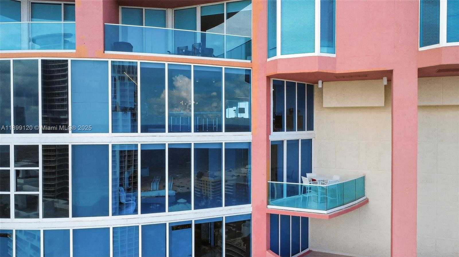 Small Image of 300 SOUTH POINTE DR #3105, Miami Beach Number 49