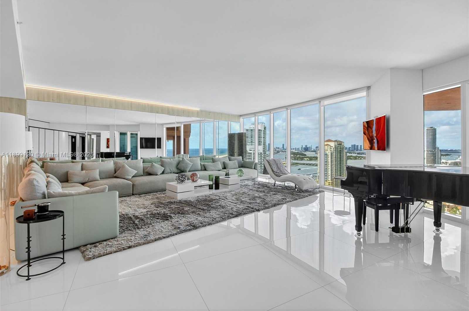Small Image of 300 SOUTH POINTE DR #3105, Miami Beach Number 5