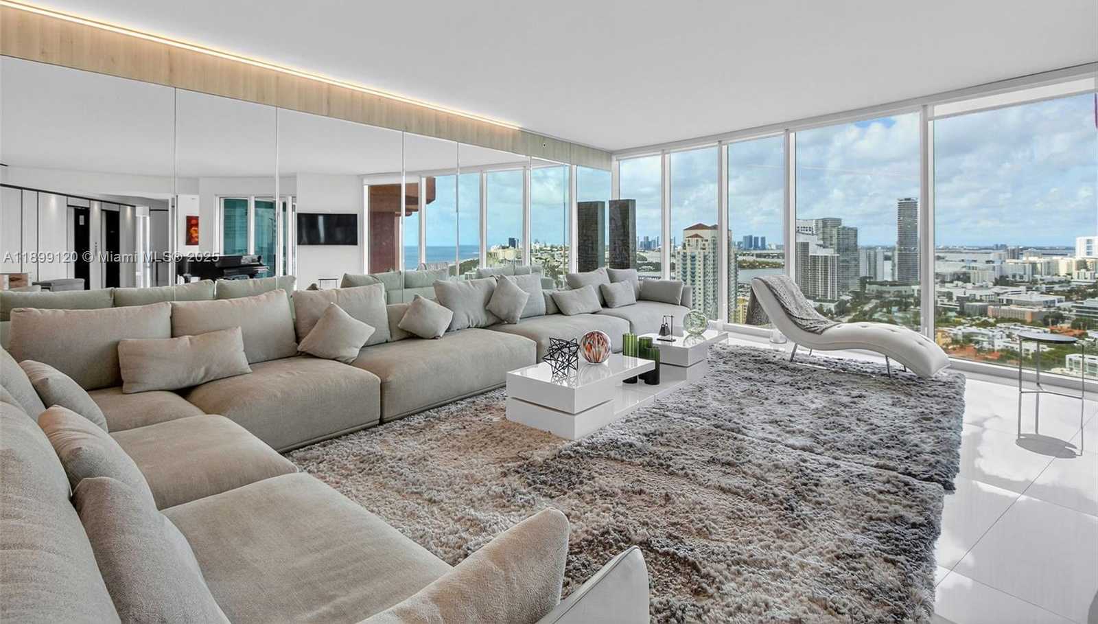 Small Image of 300 SOUTH POINTE DR #3105, Miami Beach Number 6
