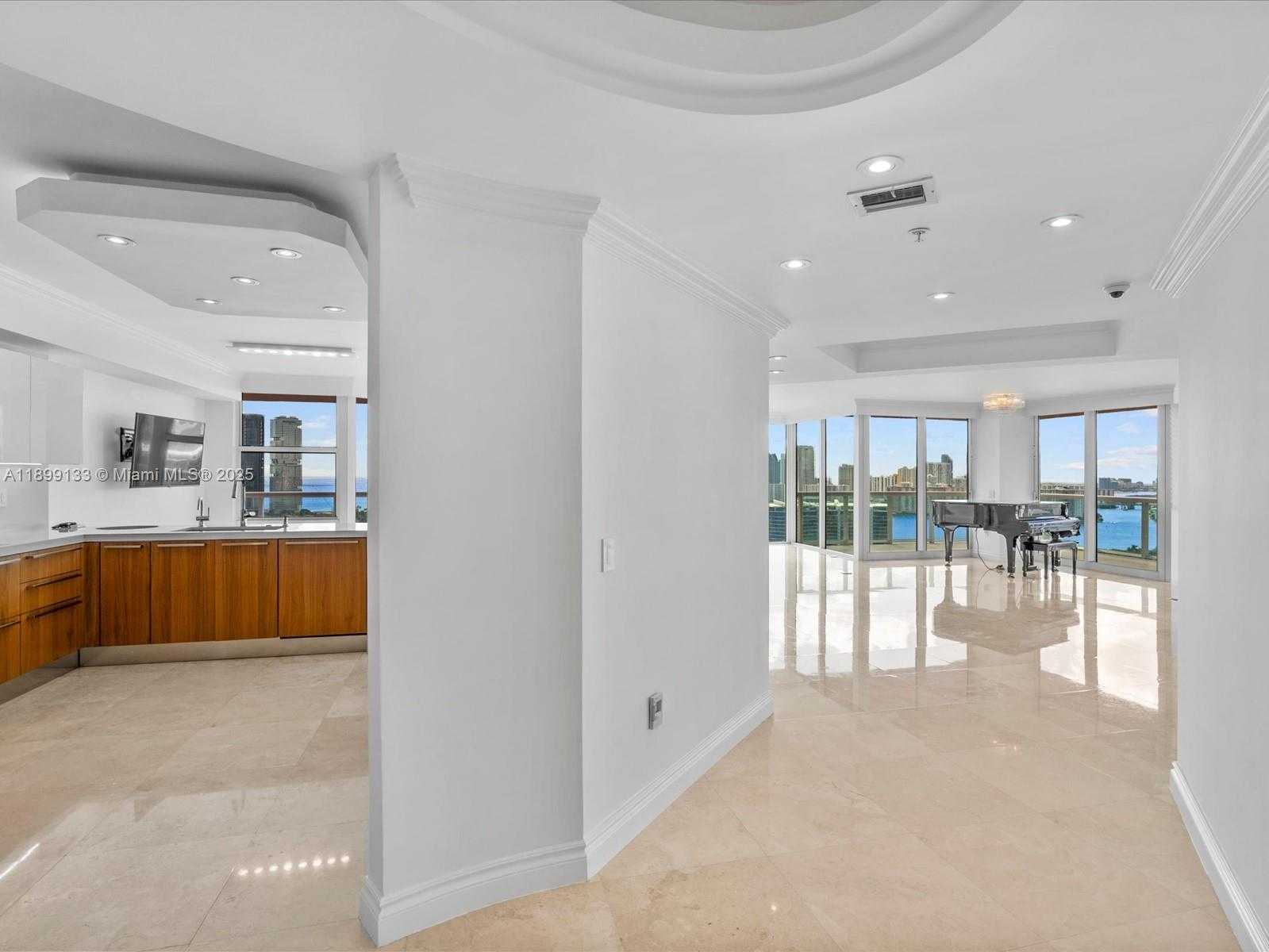 Small Image of 3370 HIDDEN BAY DR #3113, Aventura Number 4