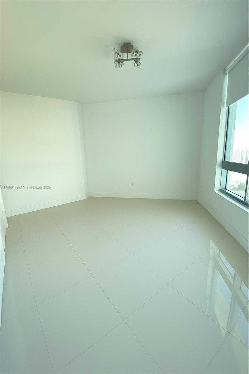 Small Image of 350 SOUTH MIAMI AVE #3811, Miami Number 4