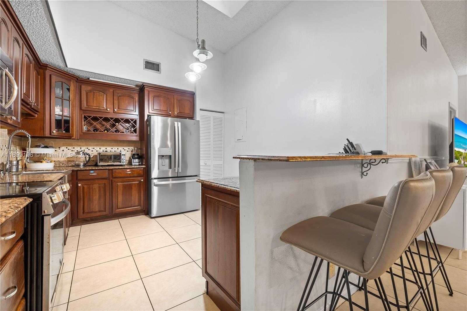 Small Image of 21240 HARBOR WAY #285-28, Aventura Number 7