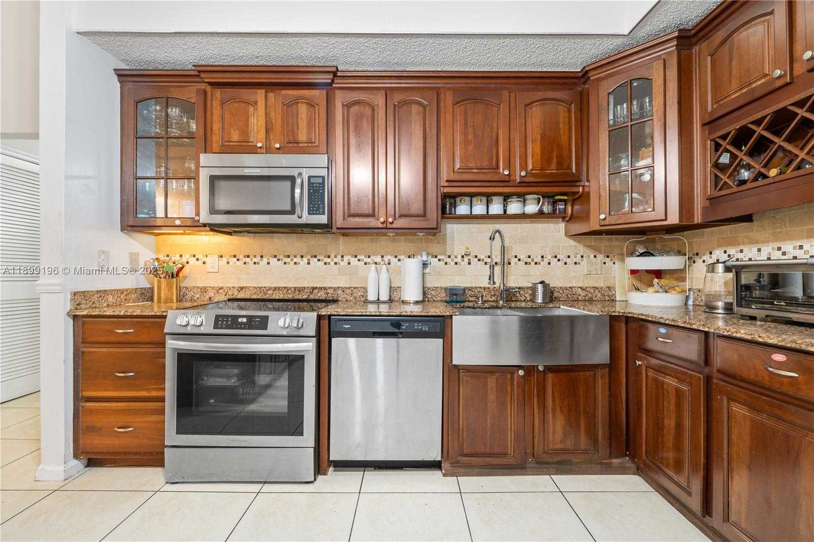 Small Image of 21240 HARBOR WAY #285-28, Aventura Number 9