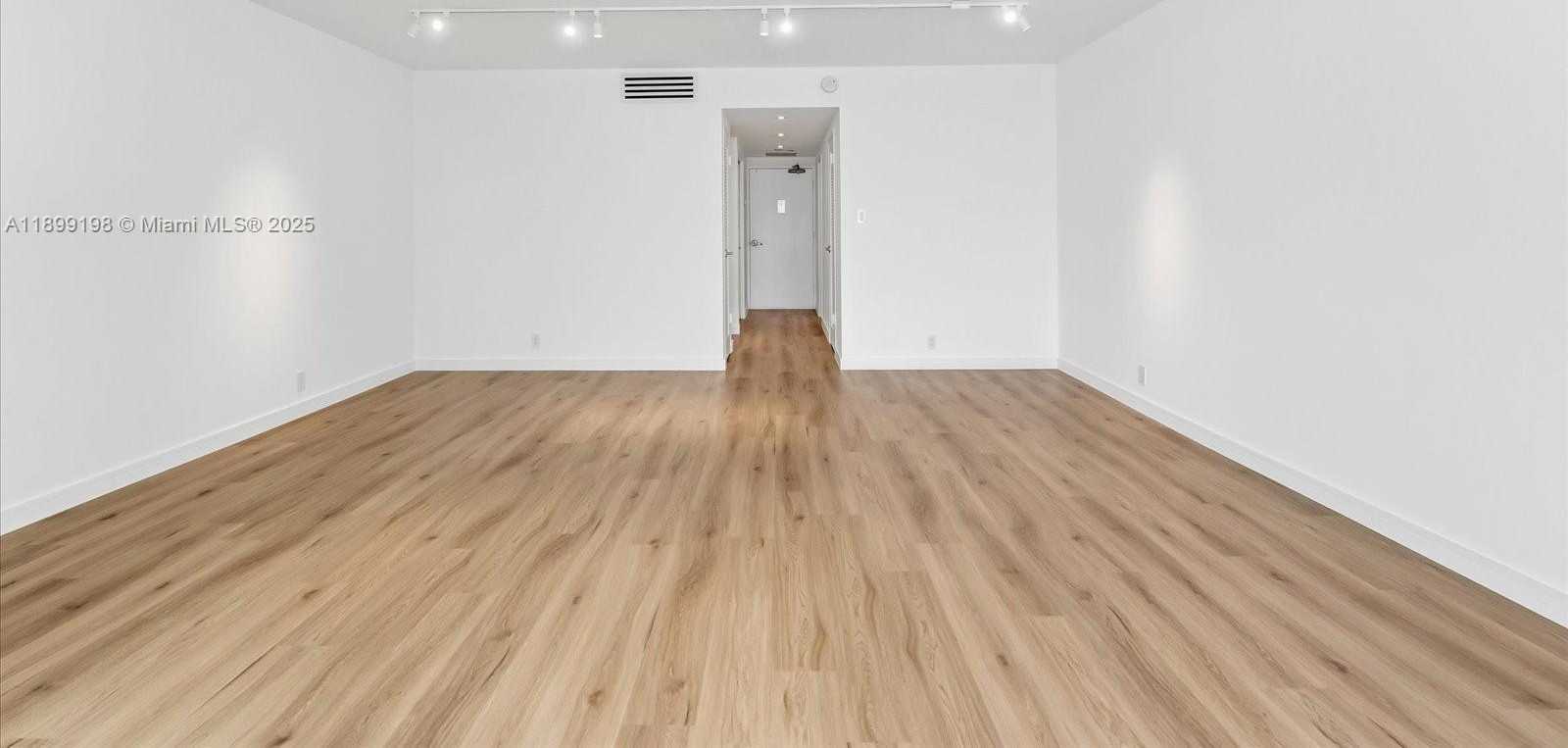 Small Image of 1000 WEST AVE #920, Miami Beach Number 11