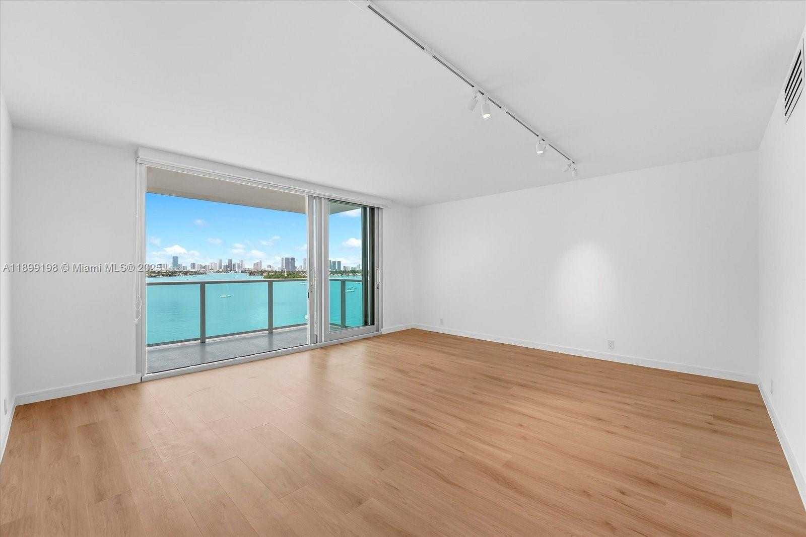 Small Image of 1000 WEST AVE #920, Miami Beach Number 2