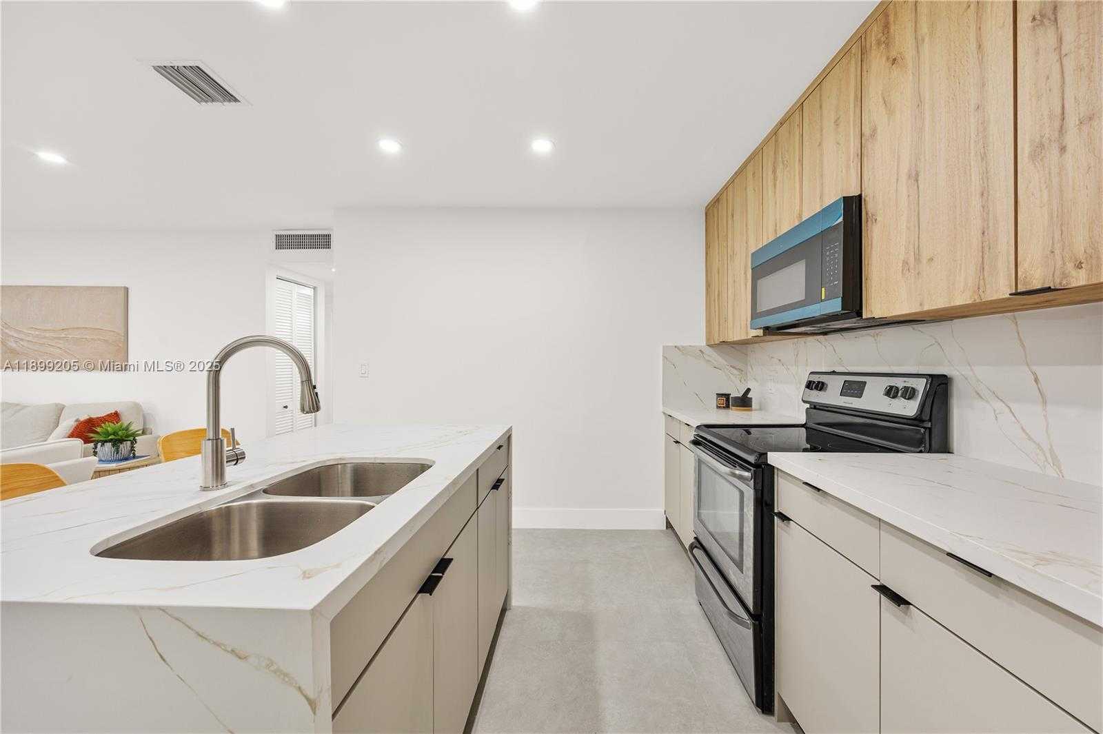 Small Image of 10017 SOUTH WEST 23RD TER, Miami Number 9