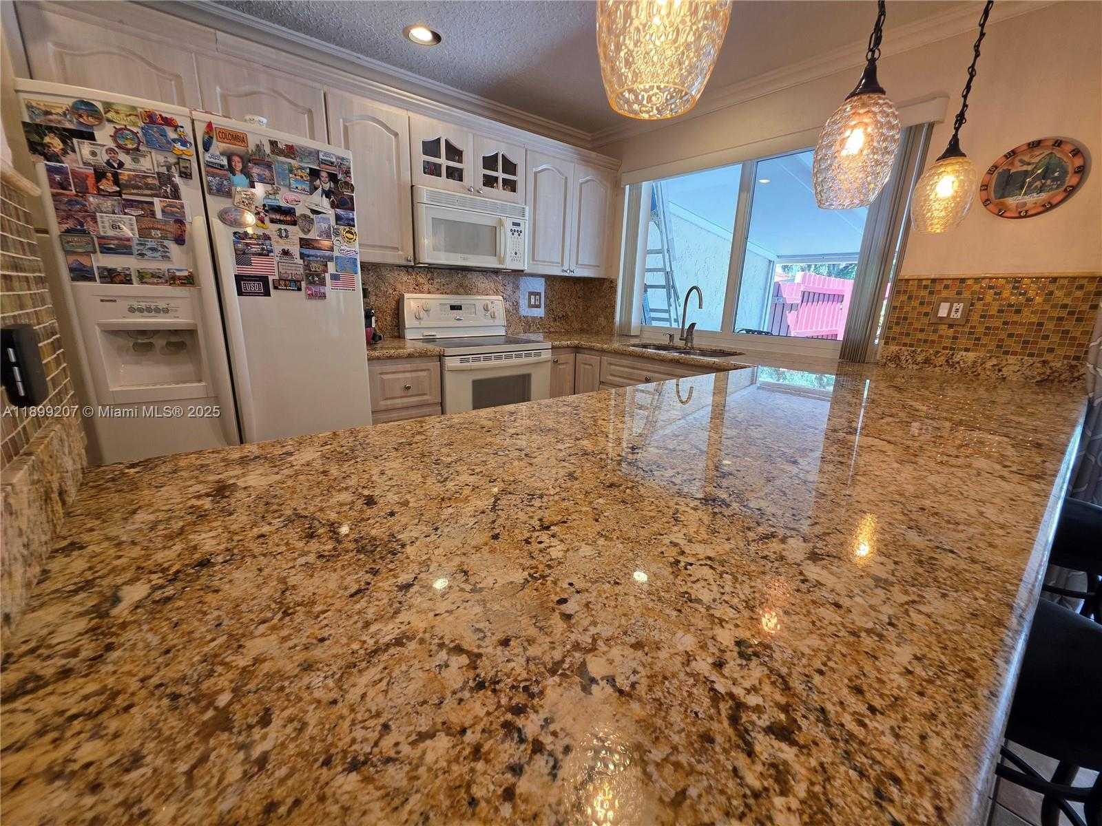 Small Image of 6923 HOLLY RD, Miami Lakes Number 10