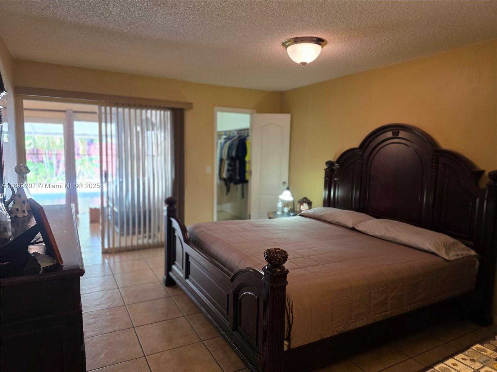 Small Image of 6923 HOLLY RD, Miami Lakes Number 11