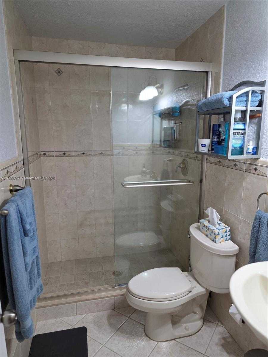 Small Image of 6923 HOLLY RD, Miami Lakes Number 13