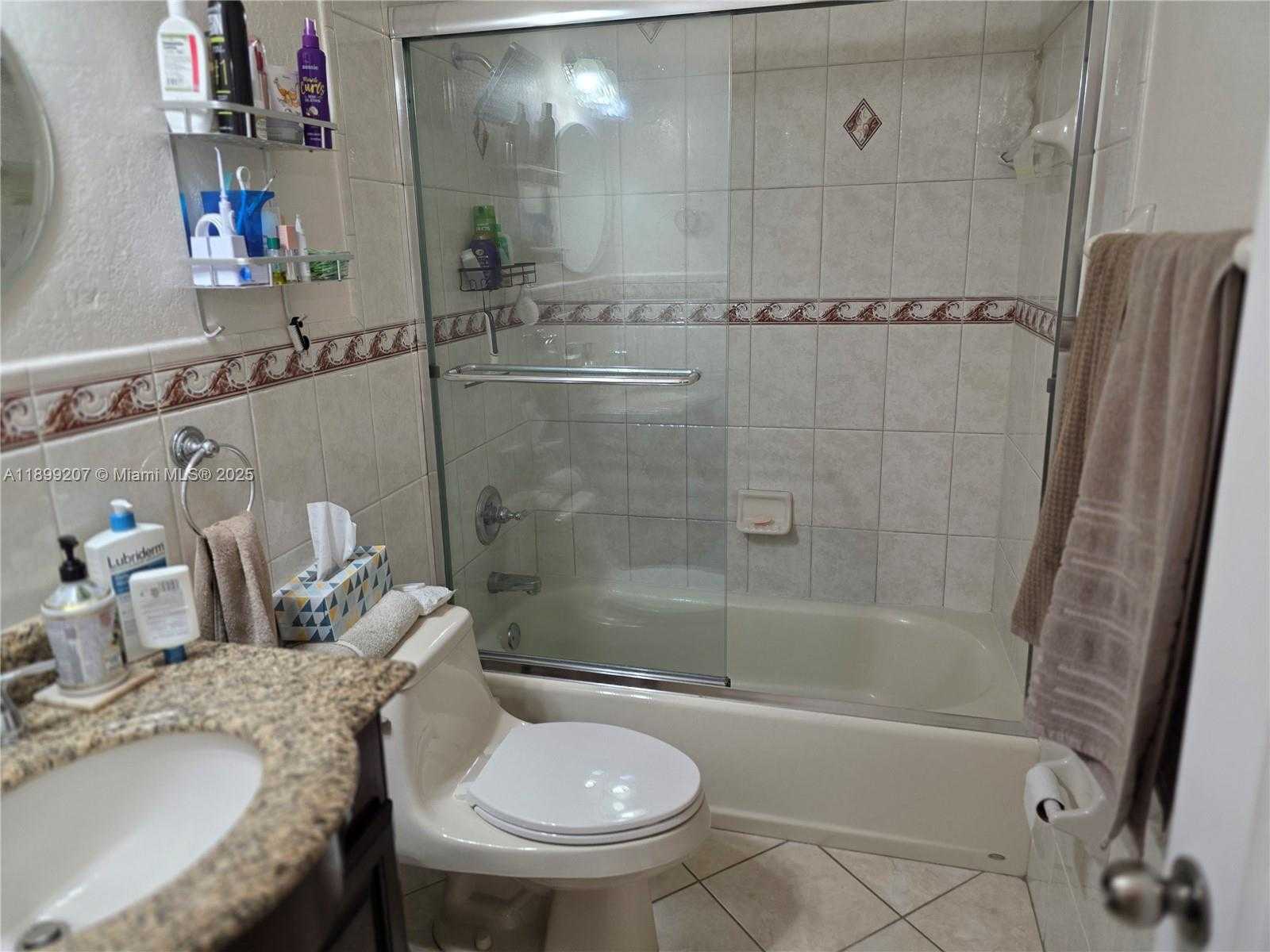 Small Image of 6923 HOLLY RD, Miami Lakes Number 16