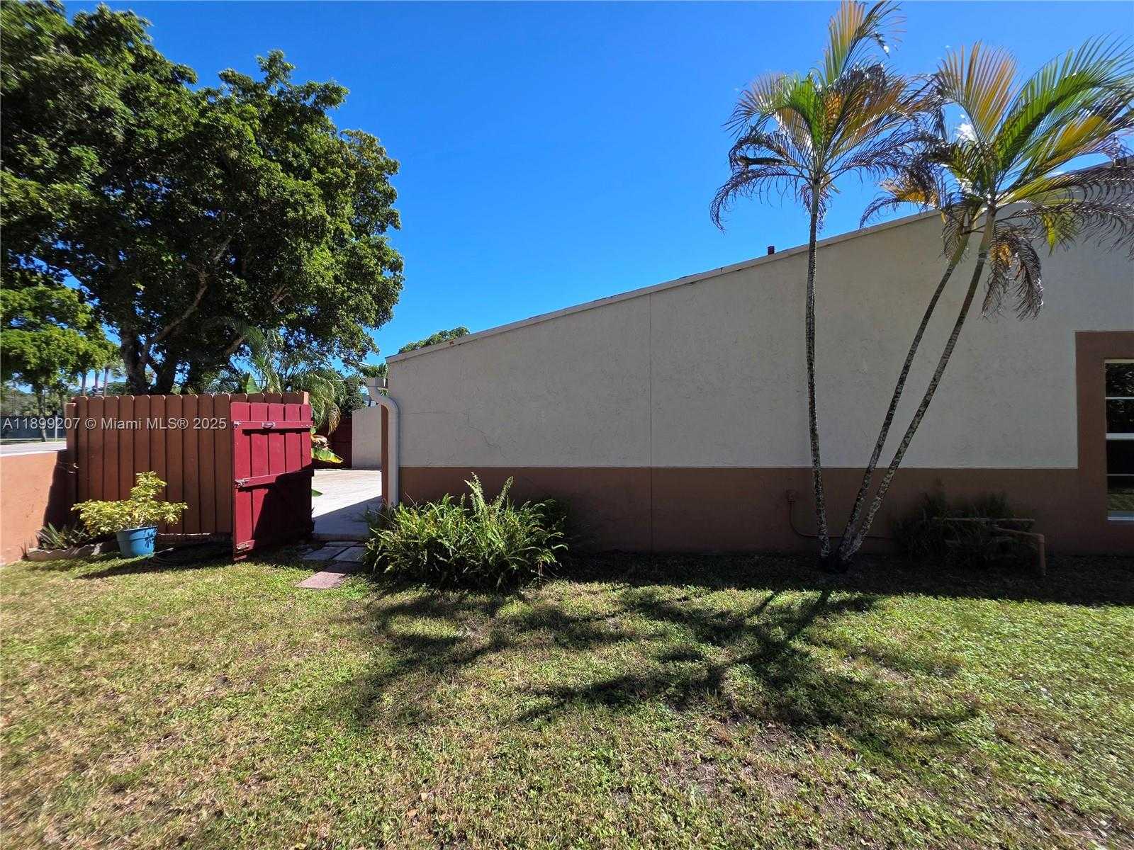 Small Image of 6923 HOLLY RD, Miami Lakes Number 19