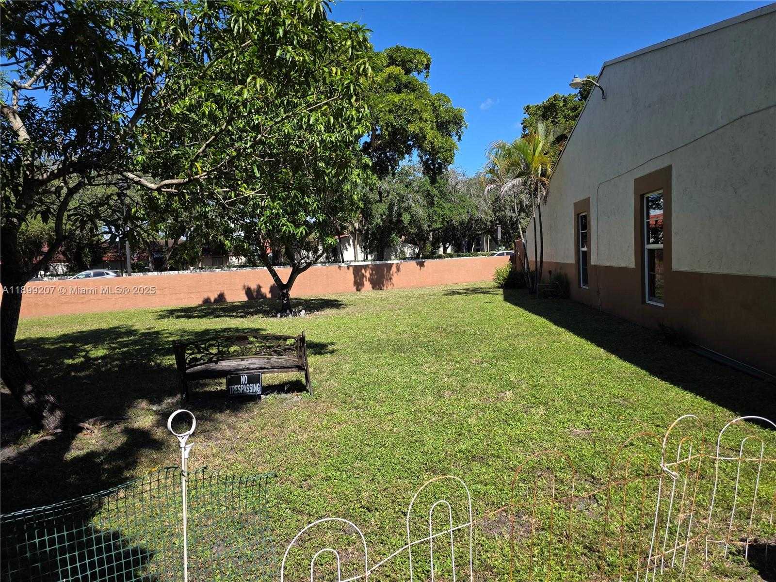 Small Image of 6923 HOLLY RD, Miami Lakes Number 2