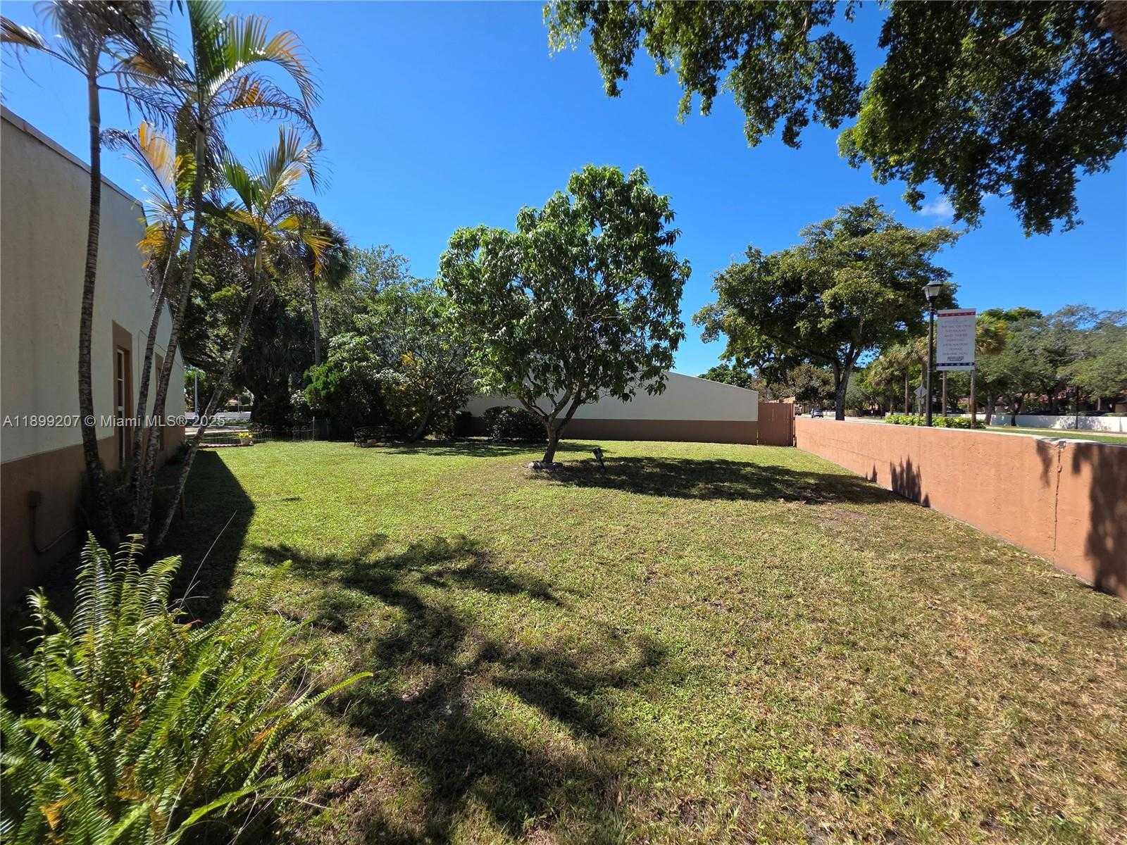 Small Image of 6923 HOLLY RD, Miami Lakes Number 20