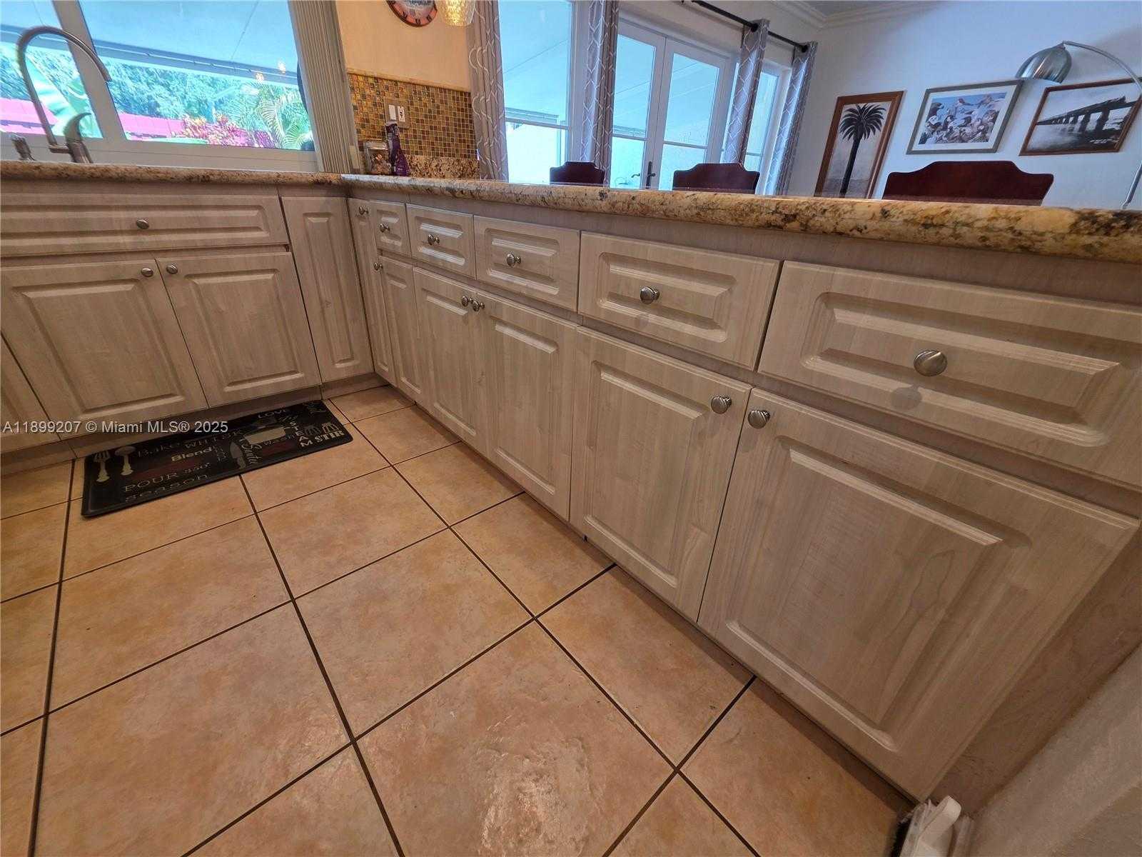 Small Image of 6923 HOLLY RD, Miami Lakes Number 6