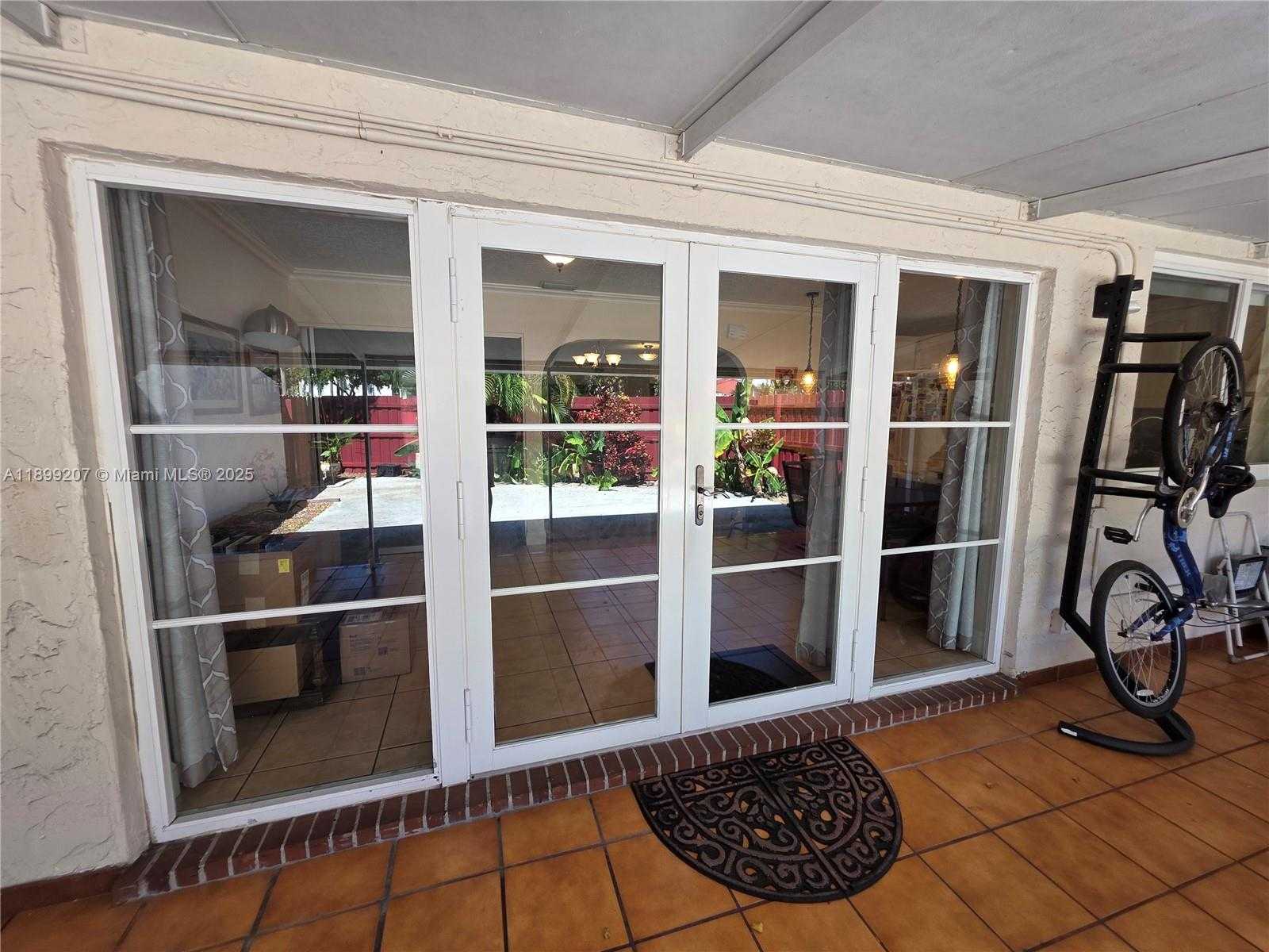 Small Image of 6923 HOLLY RD, Miami Lakes Number 7