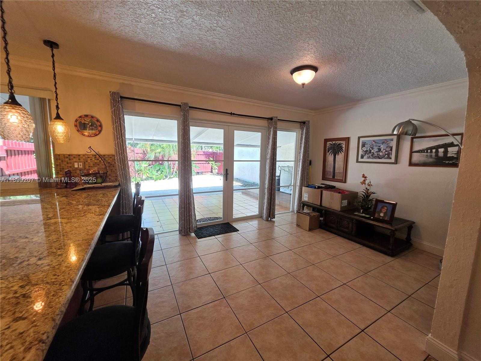 Small Image of 6923 HOLLY RD, Miami Lakes Number 9