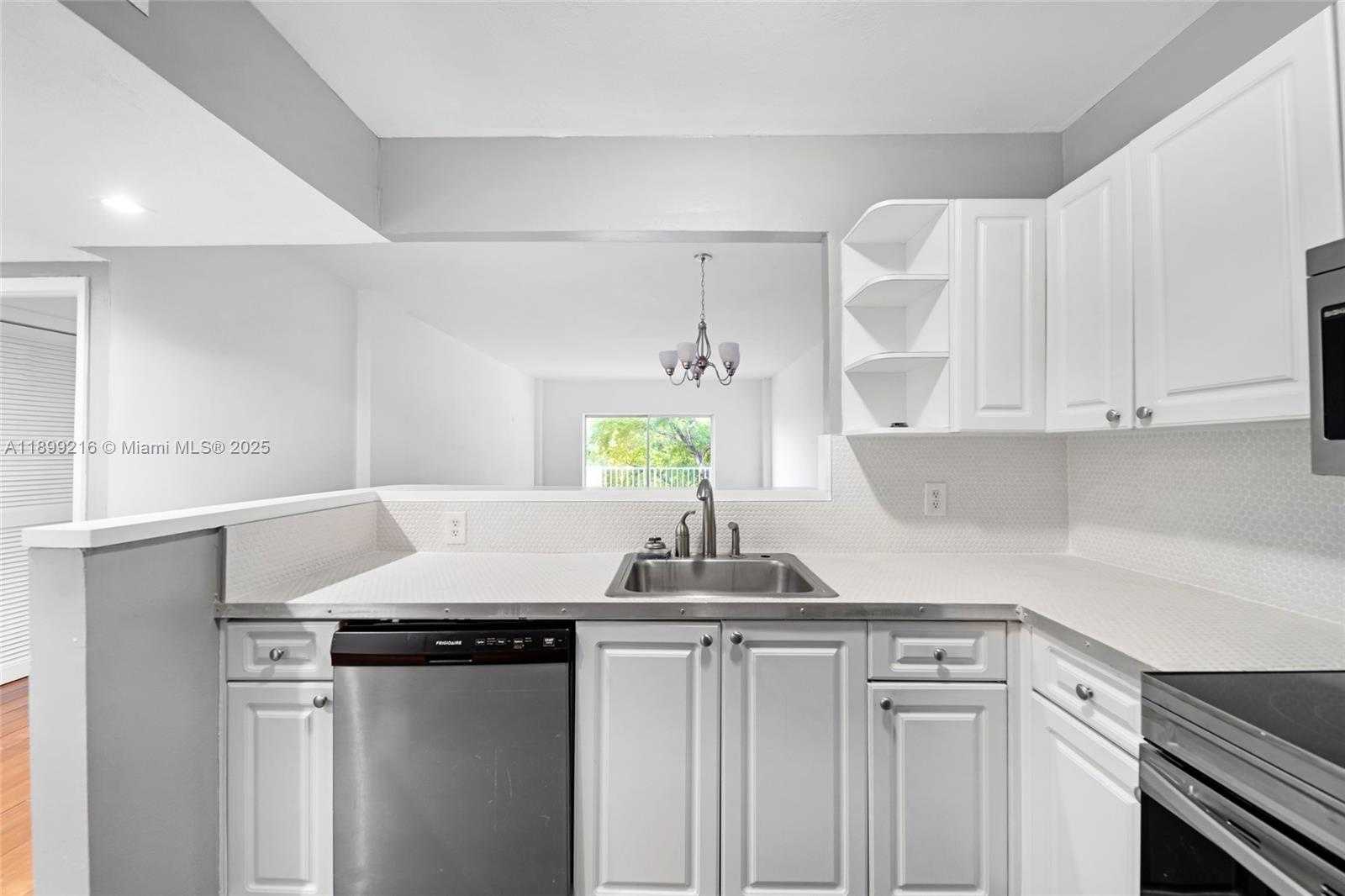 Small Image of 1455 NORTH TREASURE DR #3K, North Bay Village Number 1