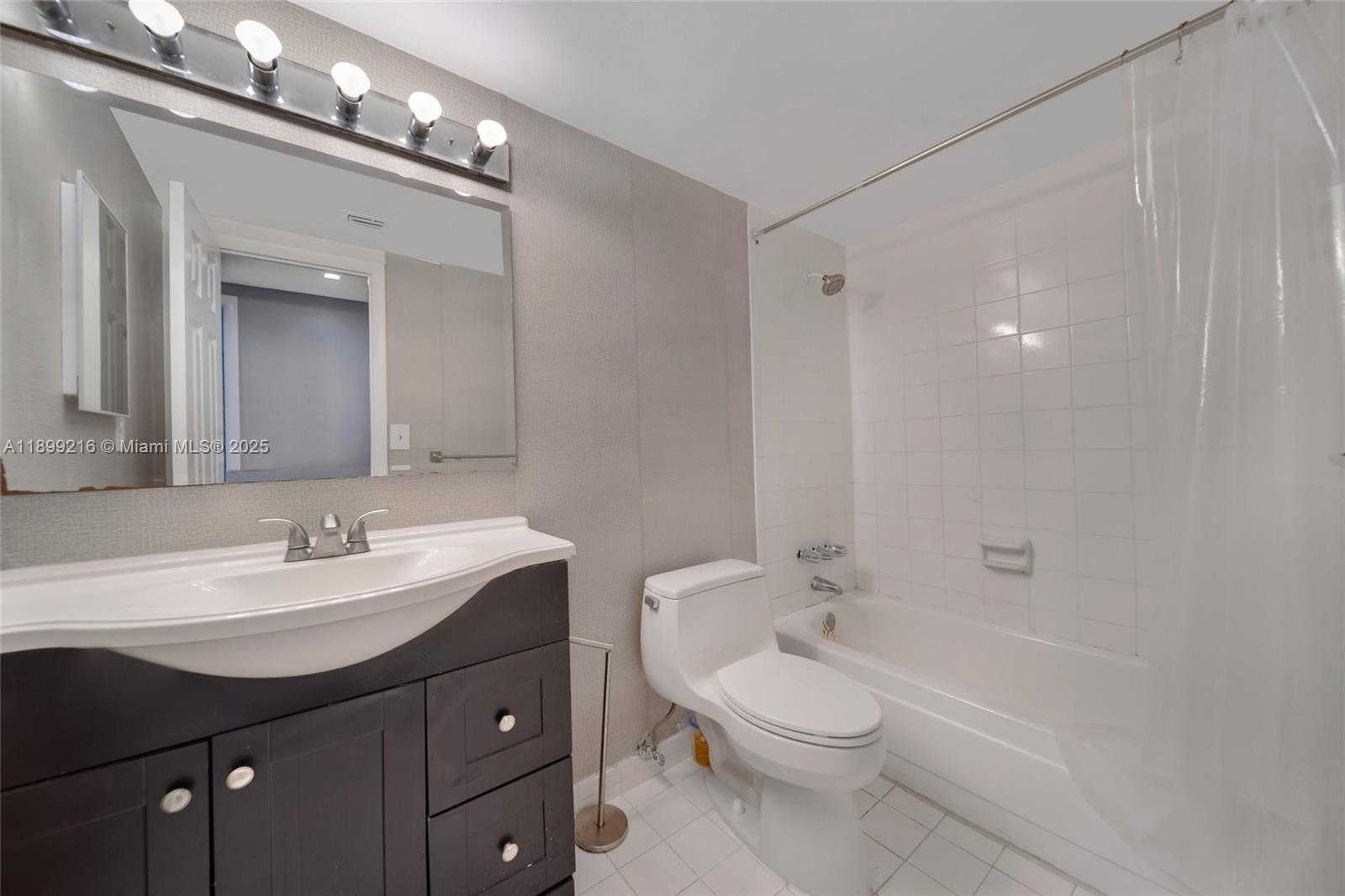 Small Image of 1455 NORTH TREASURE DR #3K, North Bay Village Number 15