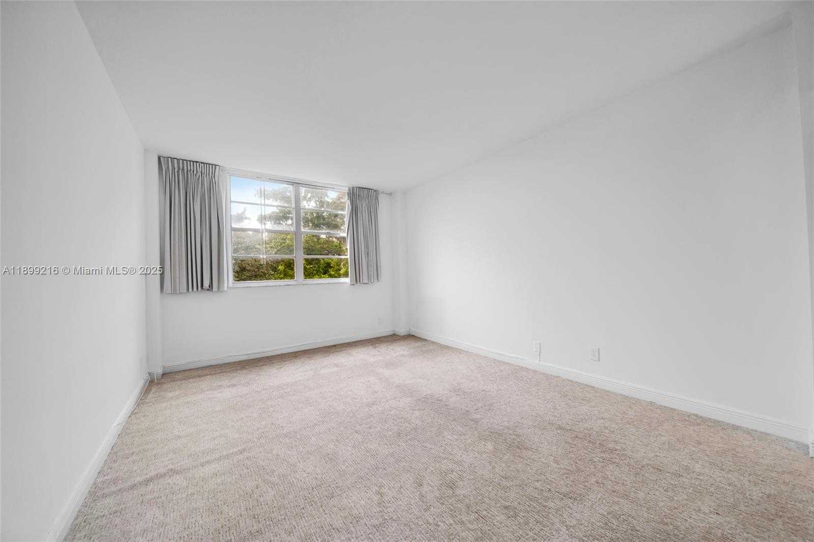 Small Image of 1455 NORTH TREASURE DR #3K, North Bay Village Number 17