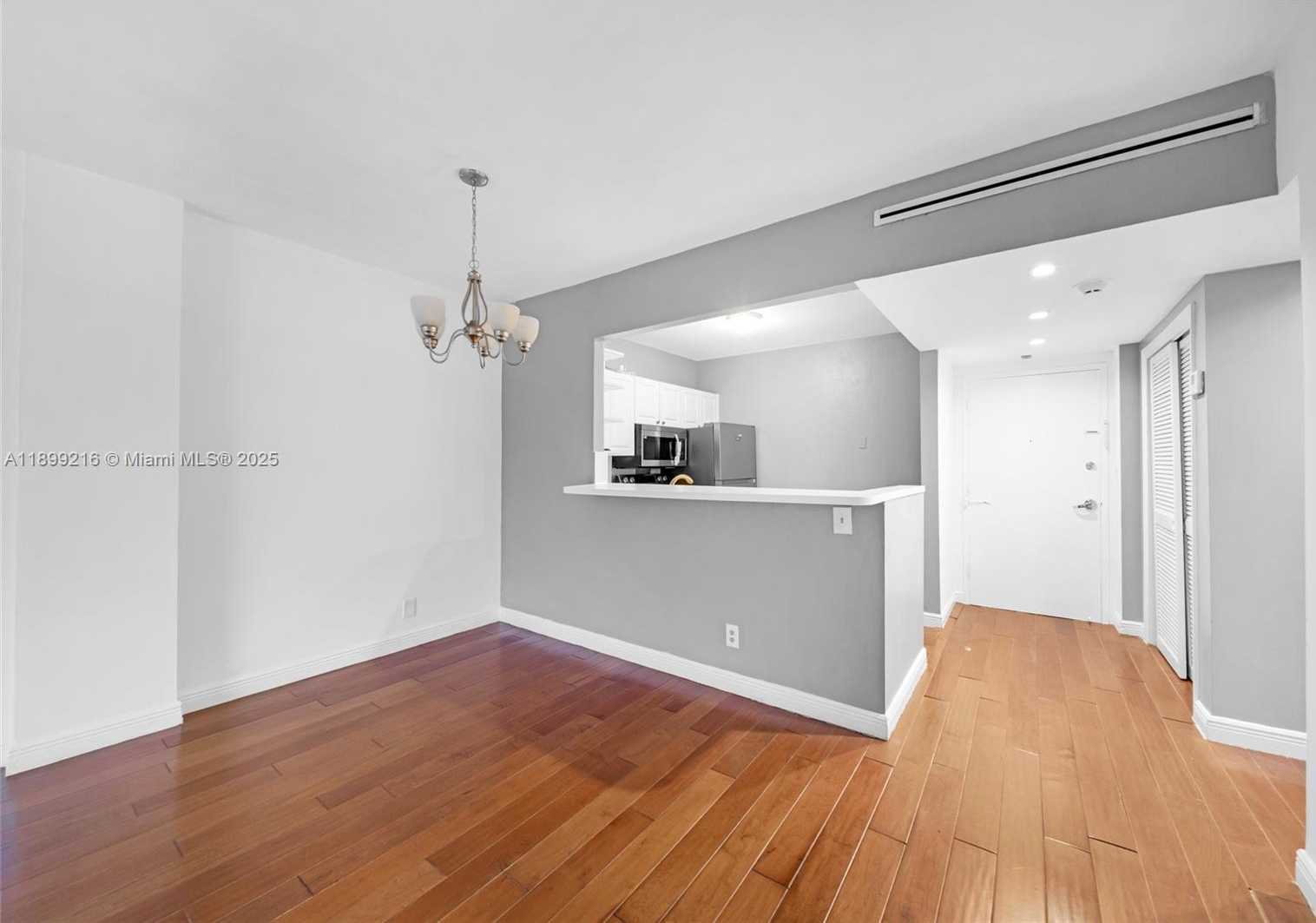 Small Image of 1455 NORTH TREASURE DR #3K, North Bay Village Number 4