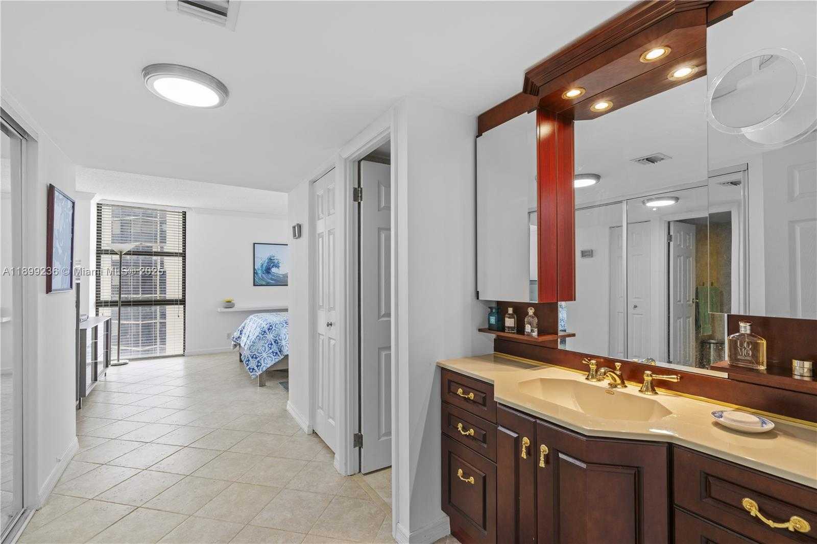 Small Image of 20379 WEST COUNTRY CLUB DR #2039, Aventura Number 15
