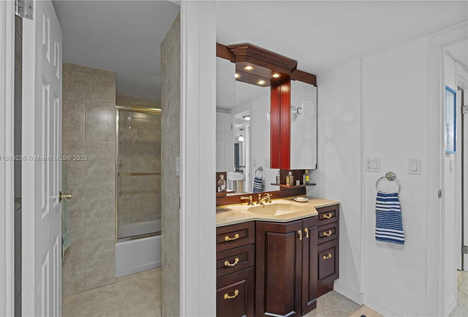 Small Image of 20379 WEST COUNTRY CLUB DR #2039, Aventura Number 19