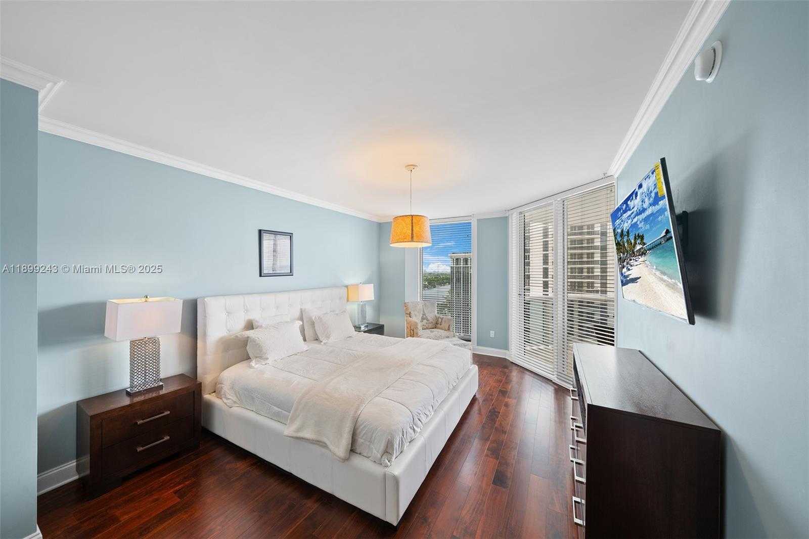 Small Image of 4775 COLLINS AVE #1708, Miami Beach Number 14