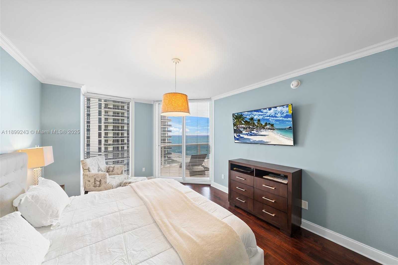 Small Image of 4775 COLLINS AVE #1708, Miami Beach Number 15