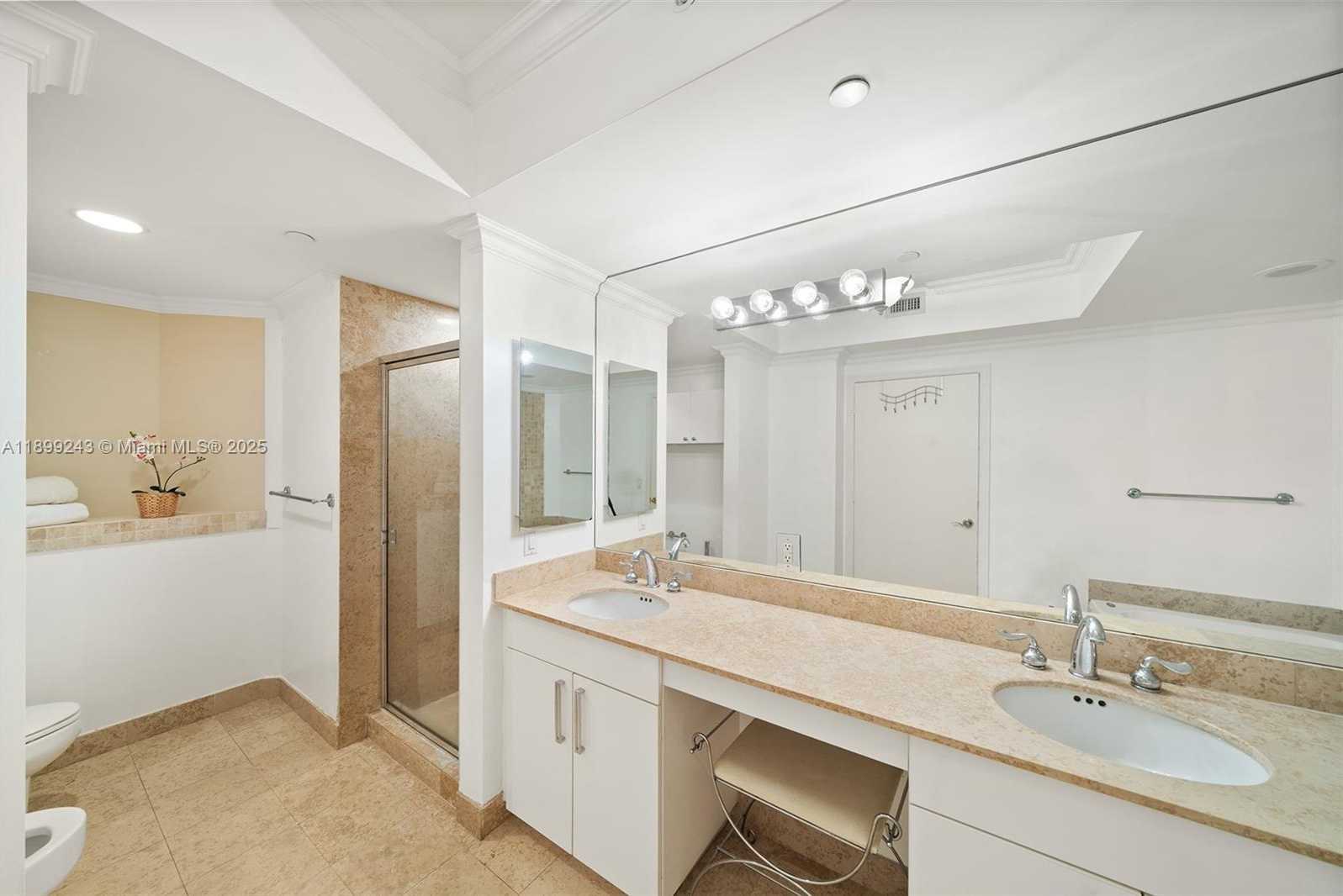 Small Image of 4775 COLLINS AVE #1708, Miami Beach Number 17