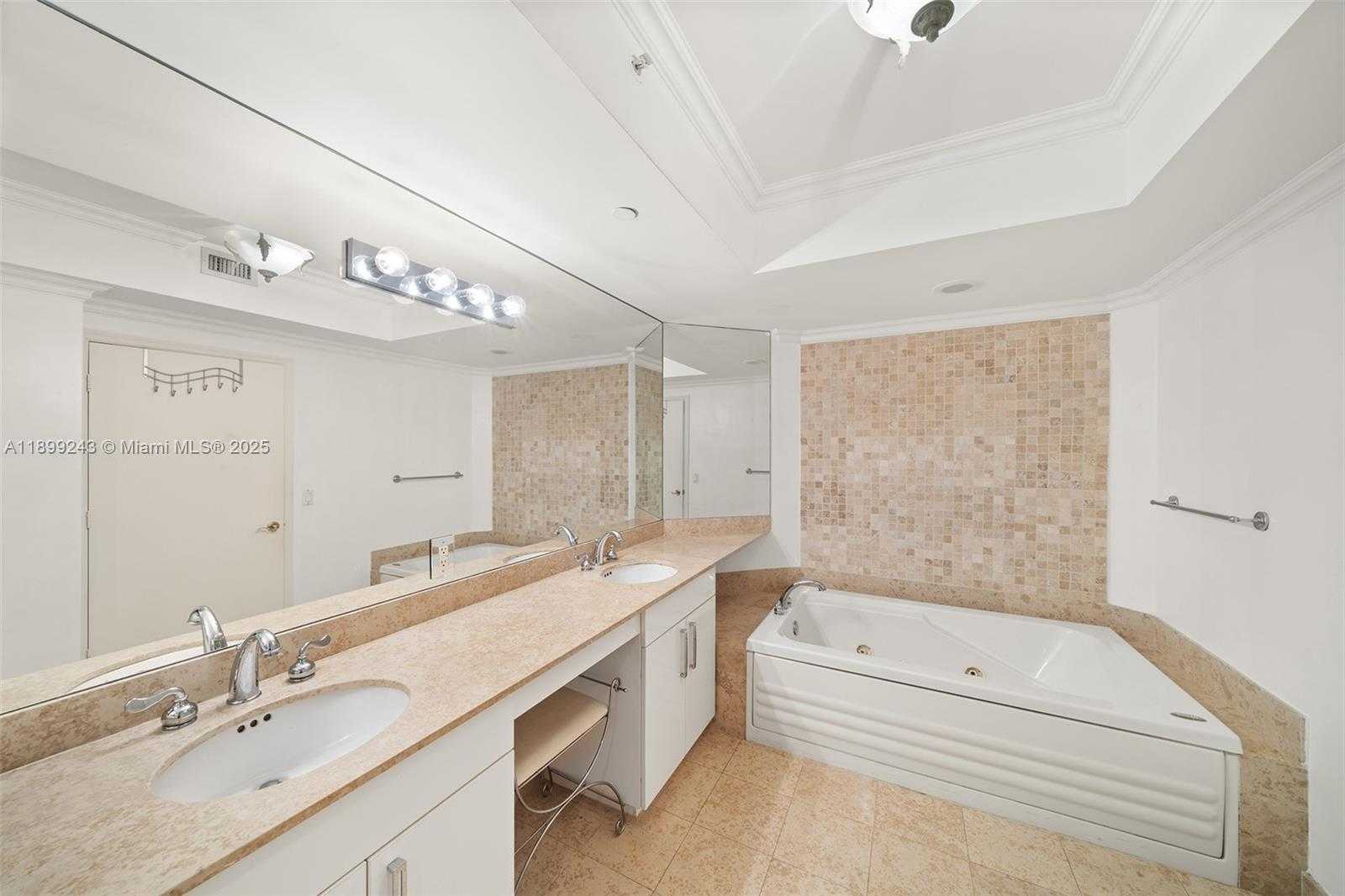 Small Image of 4775 COLLINS AVE #1708, Miami Beach Number 18