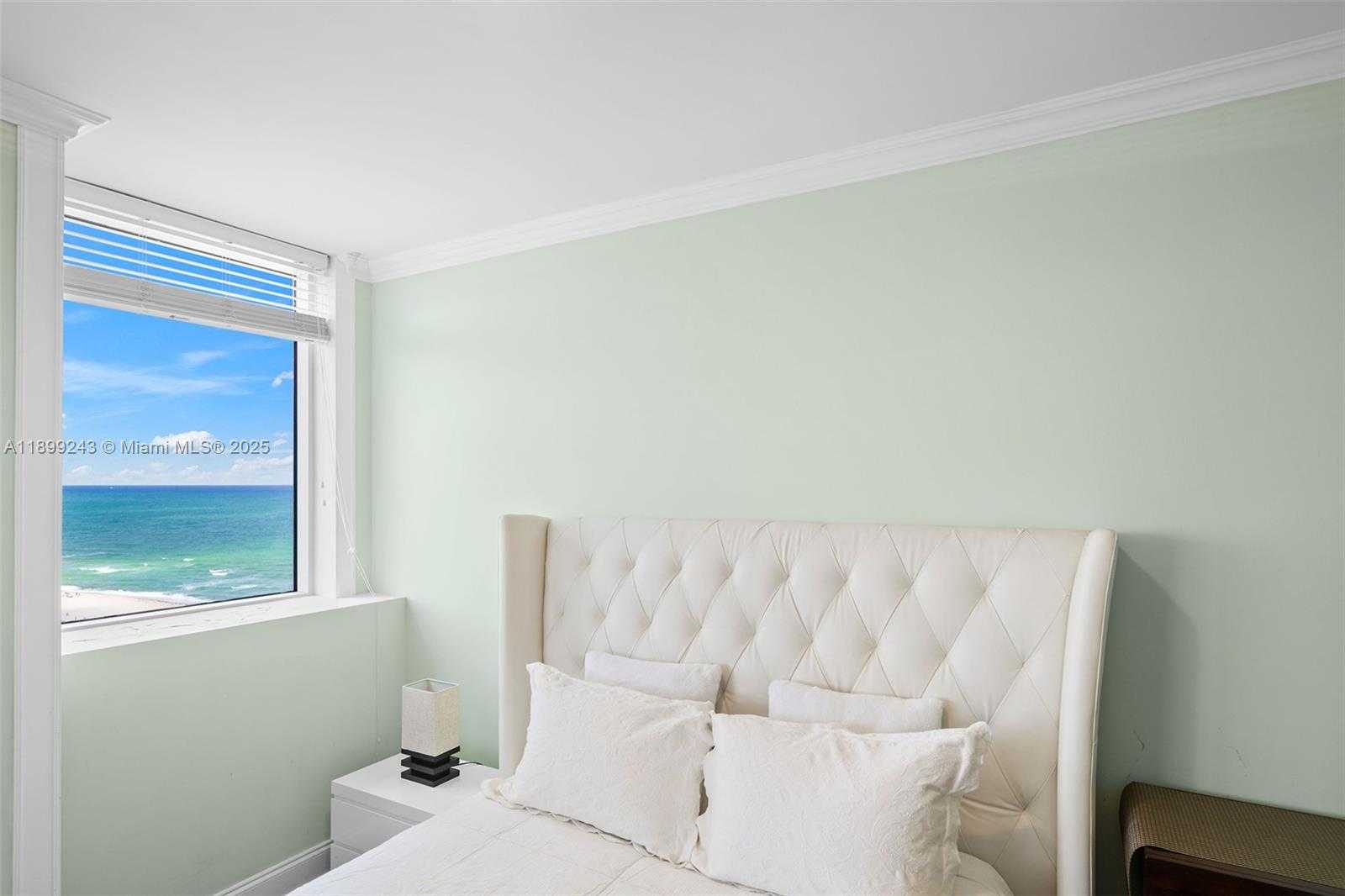 Small Image of 4775 COLLINS AVE #1708, Miami Beach Number 19