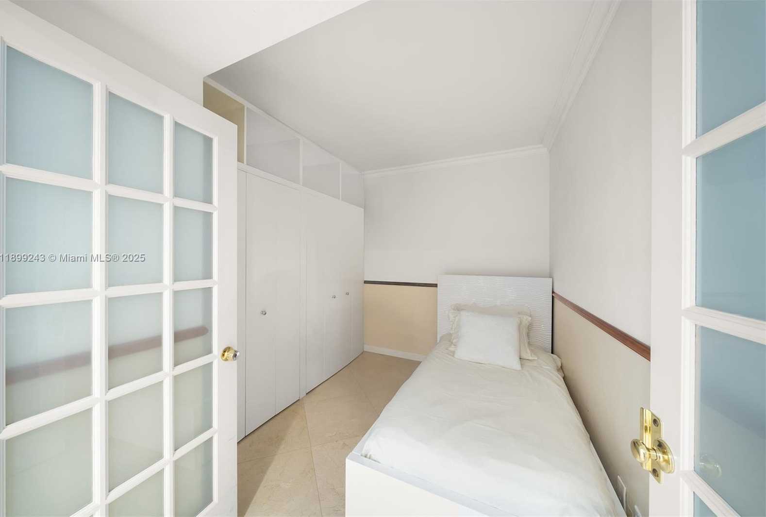 Small Image of 4775 COLLINS AVE #1708, Miami Beach Number 24