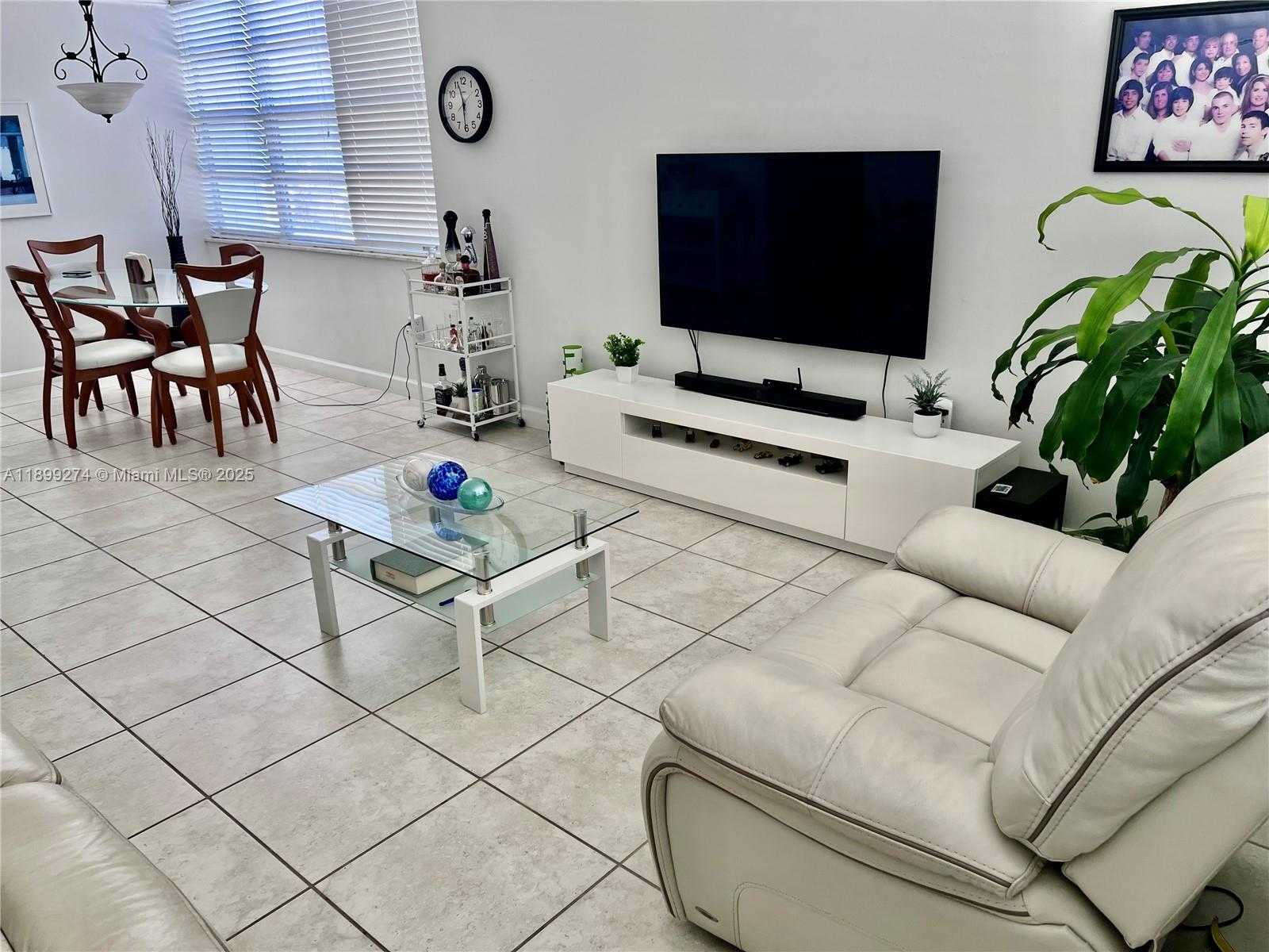 Small Image of 2016 BAY DR #203, Miami Beach Number 11