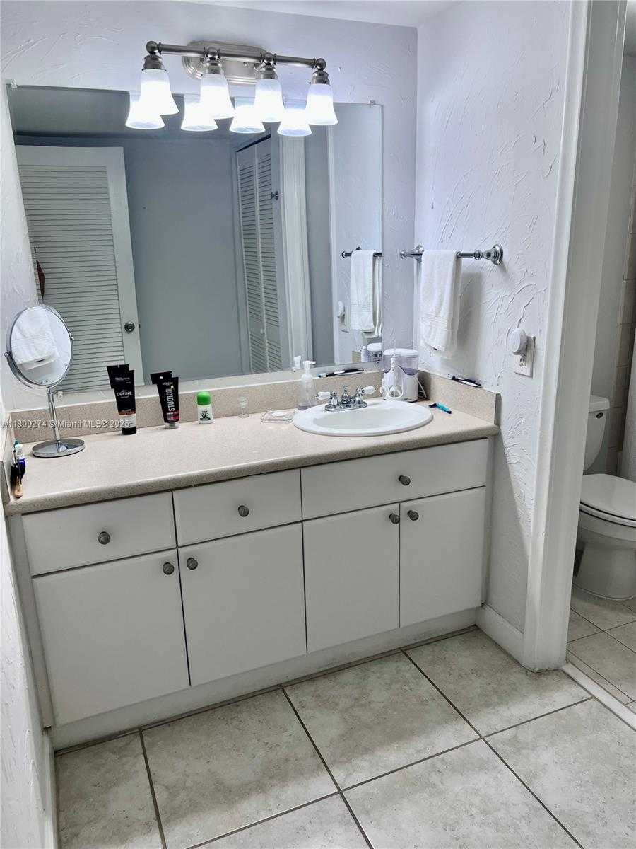 Small Image of 2016 BAY DR #203, Miami Beach Number 13