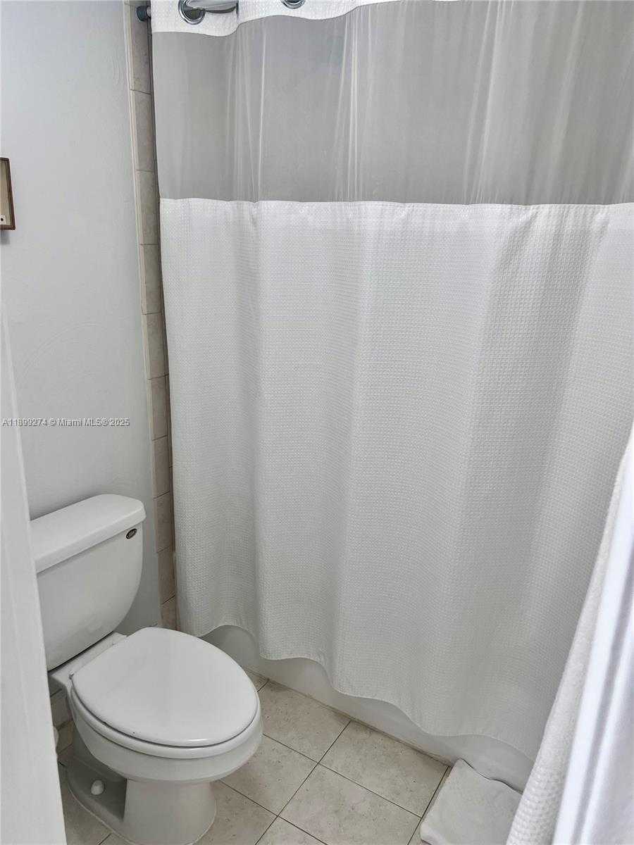 Small Image of 2016 BAY DR #203, Miami Beach Number 14