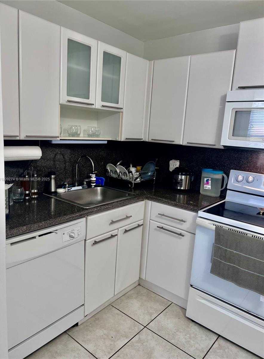 Small Image of 2016 BAY DR #203, Miami Beach Number 6