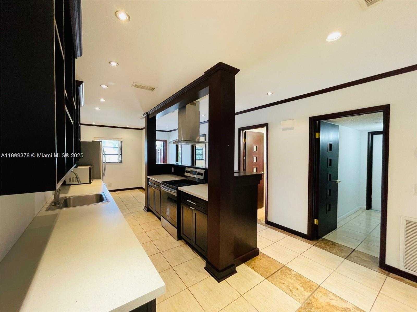 Small Image of 3911 FARRAGUT ST #3911, Hollywood Number 10