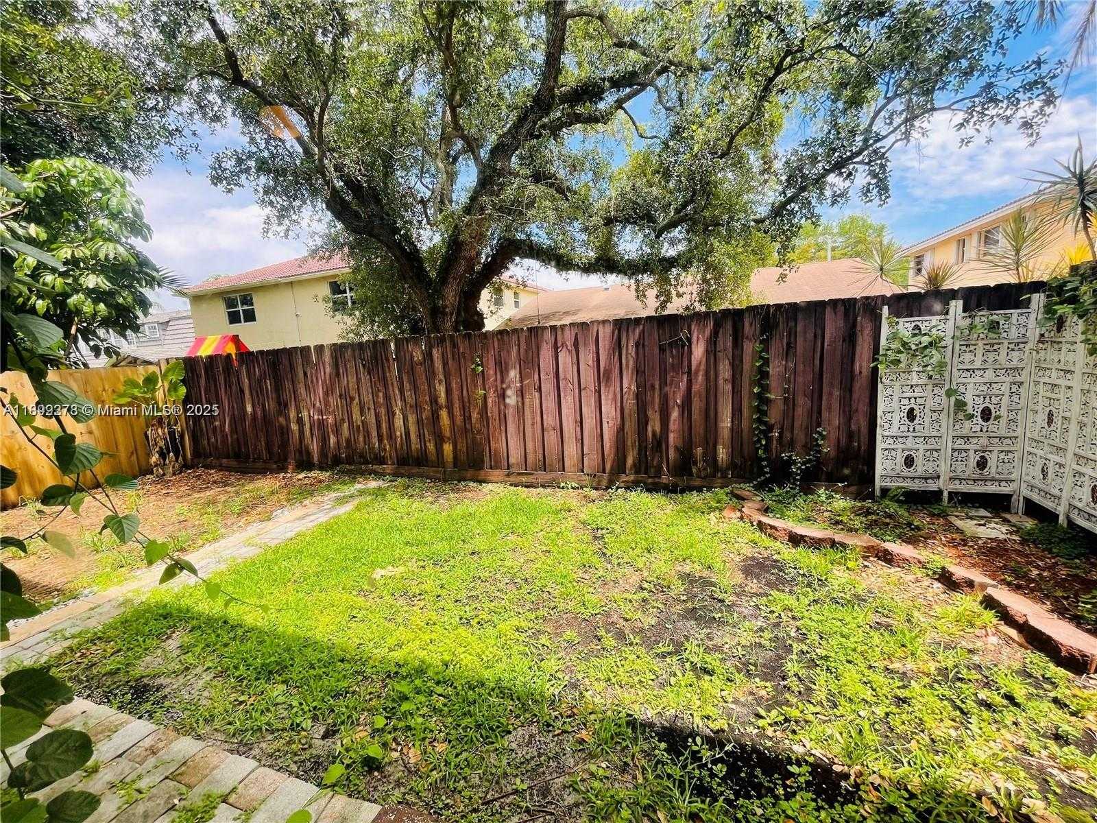 Small Image of 3911 FARRAGUT ST #3911, Hollywood Number 13