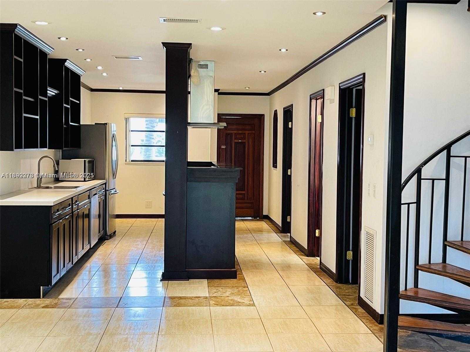 Small Image of 3911 FARRAGUT ST #3911, Hollywood Number 2