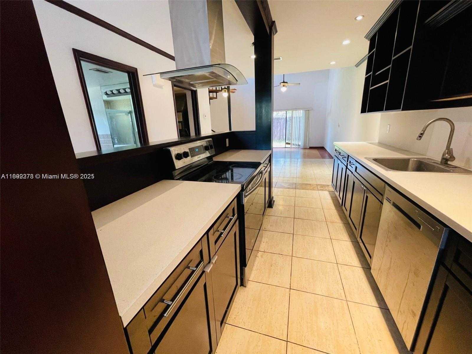 Small Image of 3911 FARRAGUT ST #3911, Hollywood Number 4
