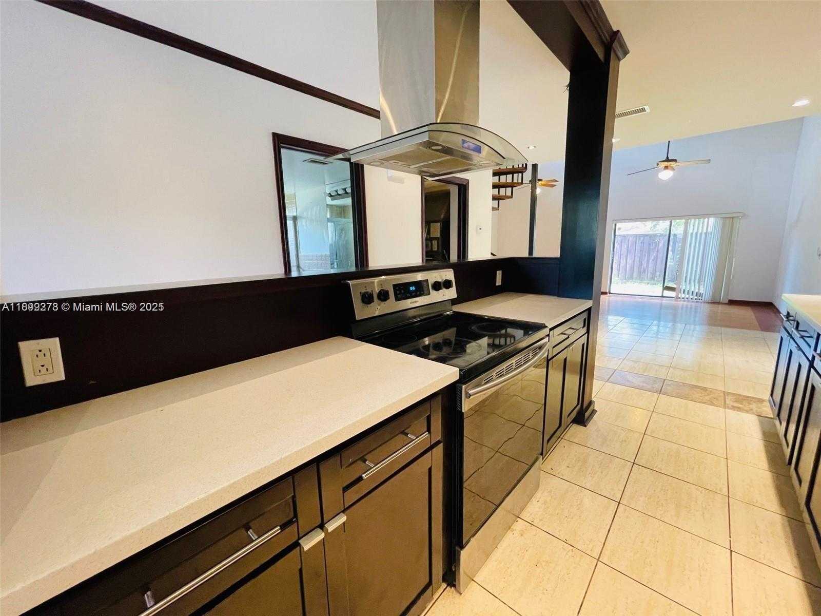 Small Image of 3911 FARRAGUT ST #3911, Hollywood Number 5