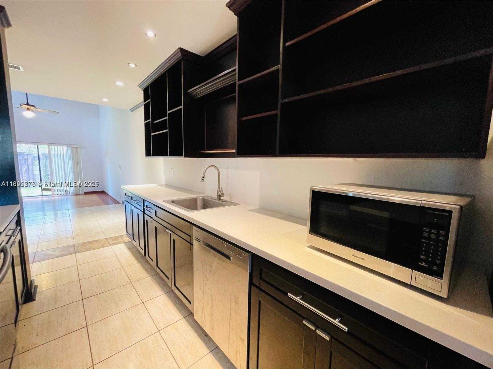 Small Image of 3911 FARRAGUT ST #3911, Hollywood Number 6