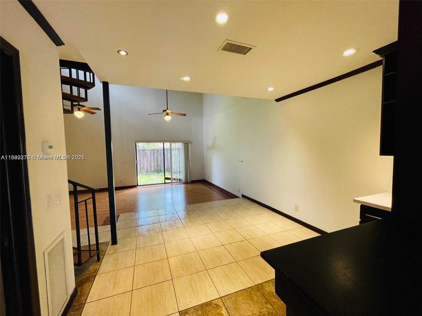 Small Image of 3911 FARRAGUT ST #3911, Hollywood Number 8