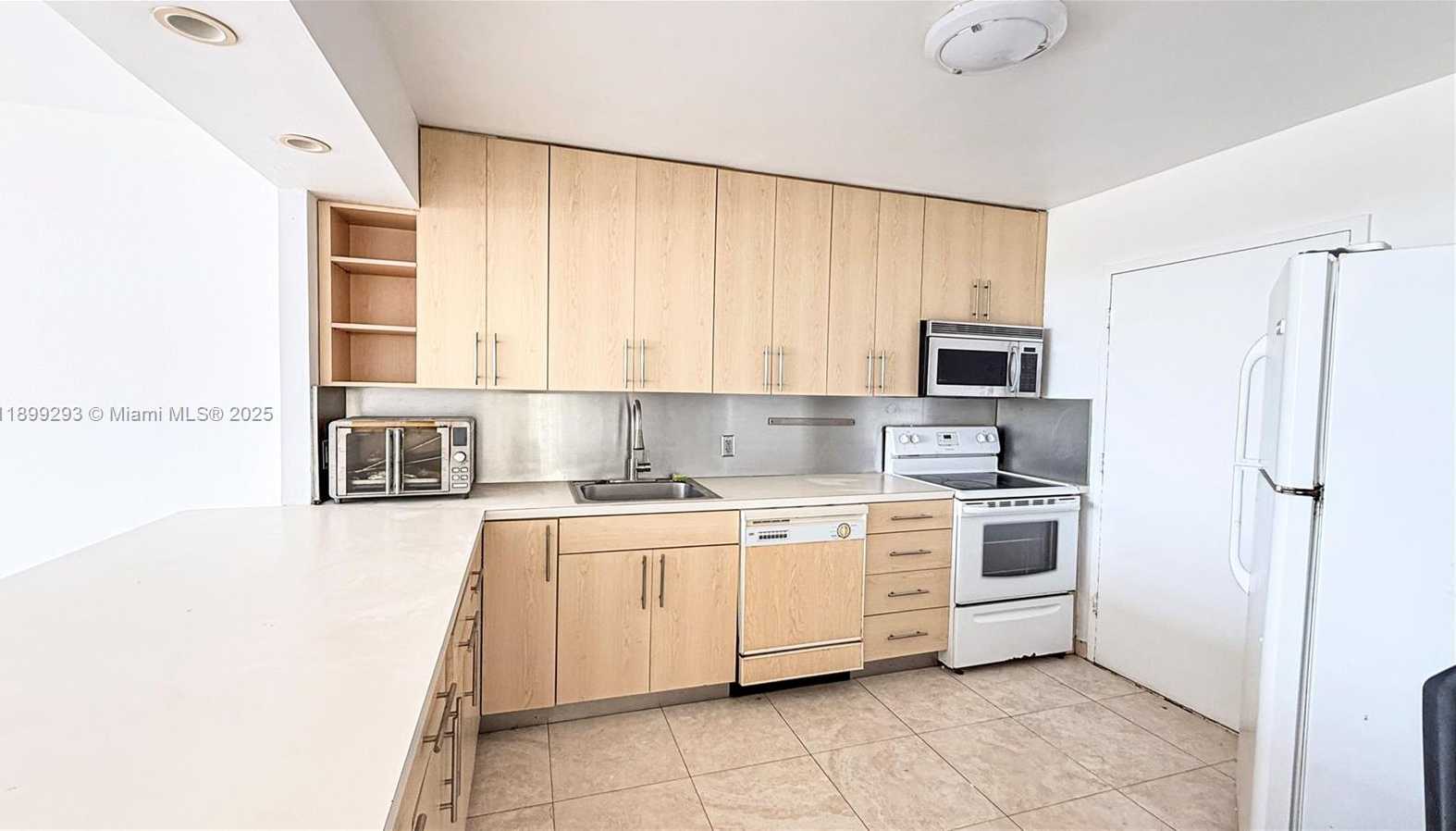 Small Image of 1351 NORTH EAST MIAMI GARDENS DR #1423E, Miami Number 2