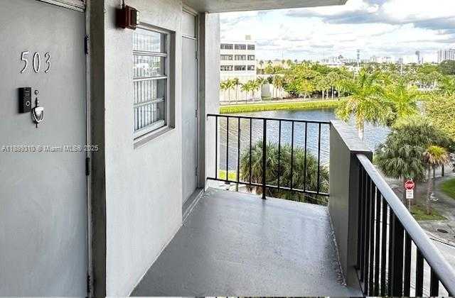 Small Image of 16450 MIAMI DR #503, North Miami Beach Number 2