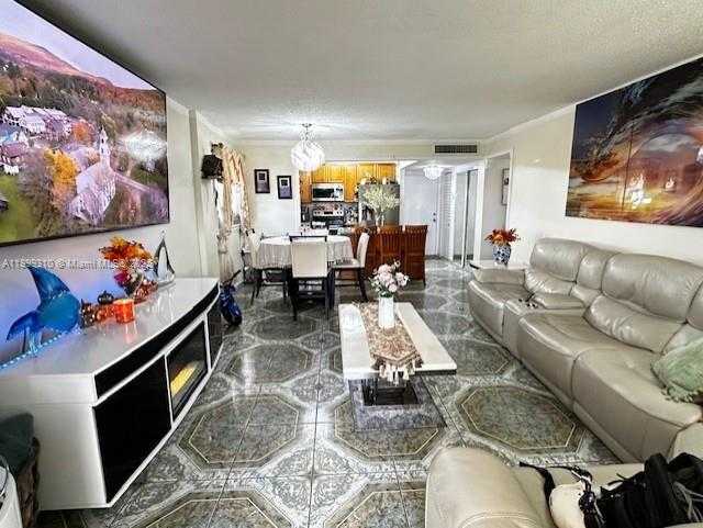Small Image of 16450 MIAMI DR #503, North Miami Beach Number 6