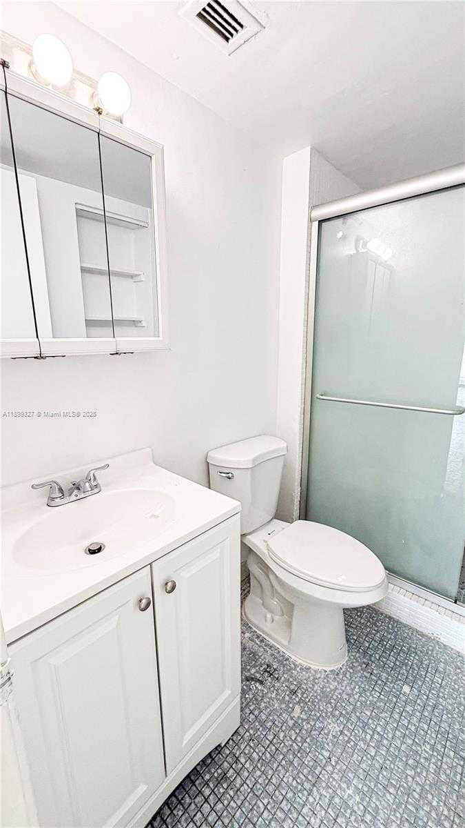 Small Image of 1351 Miami Gardens Dr, Miami Gardens, FL 33169, USA Number 10