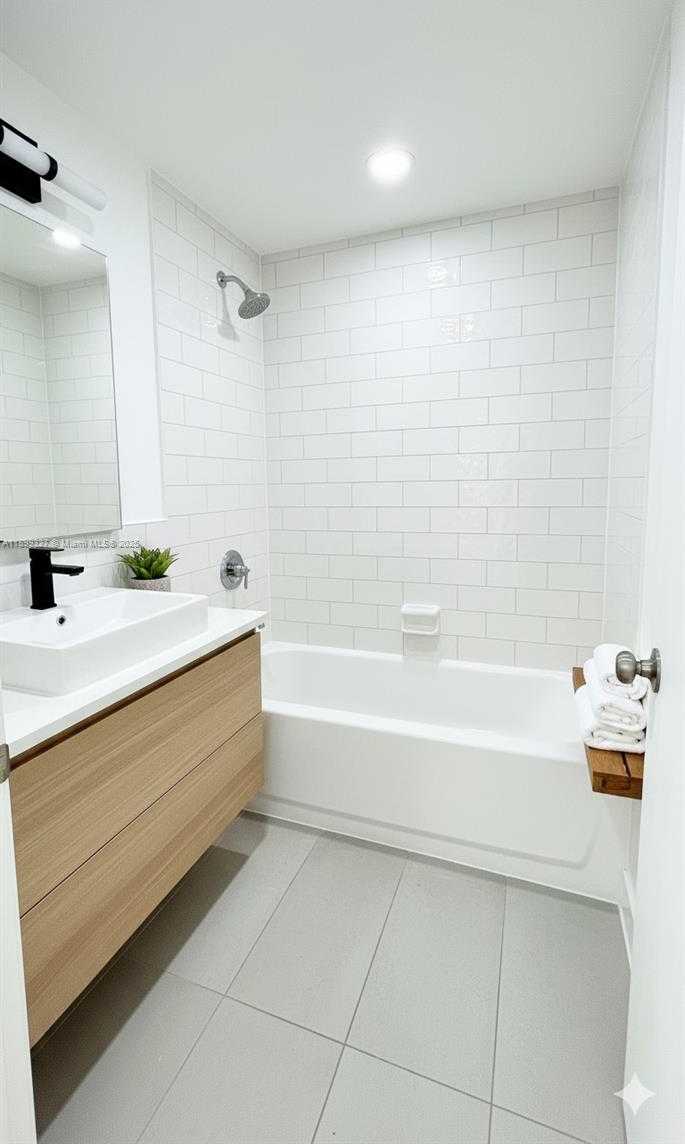 Small Image of 1351 Miami Gardens Dr, Miami Gardens, FL 33169, USA Number 11