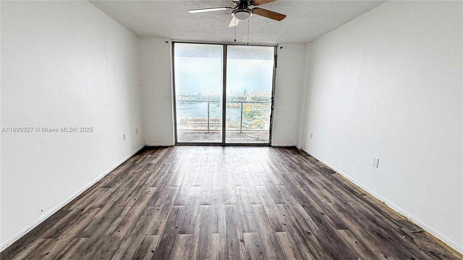 Small Image of 1351 Miami Gardens Dr, Miami Gardens, FL 33169, USA Number 13