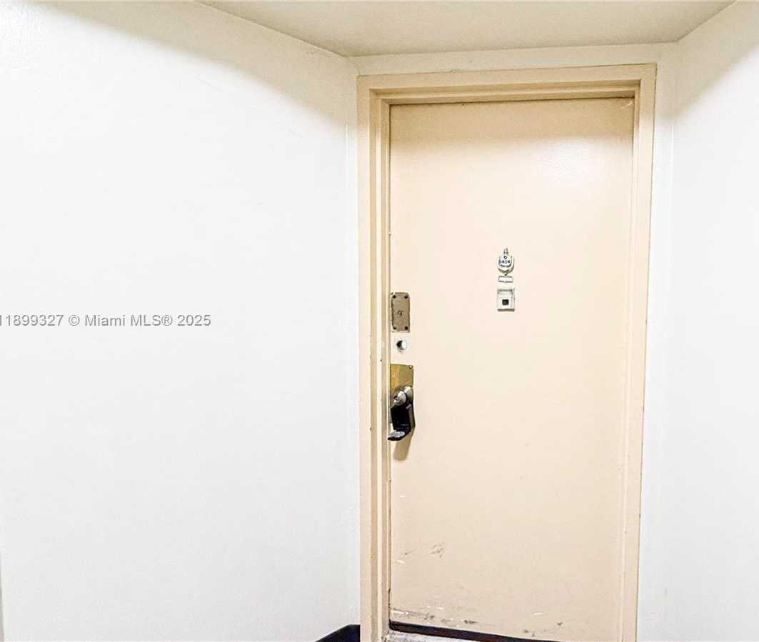 Small Image of 1351 Miami Gardens Dr, Miami Gardens, FL 33169, USA Number 3